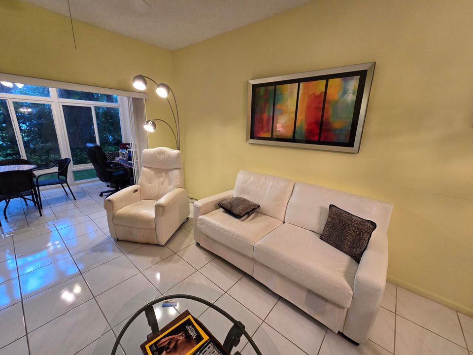 На продажу: $139,000 (1 спален, 2 ванн, 933 Квадратных фут)