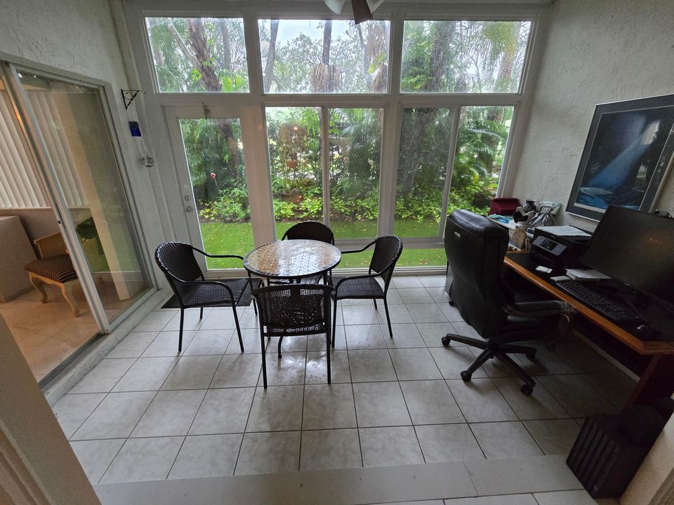 На продажу: $139,000 (1 спален, 2 ванн, 933 Квадратных фут)