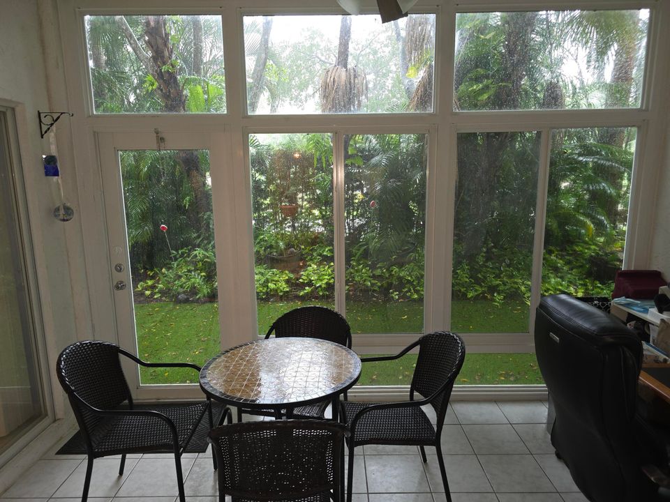 На продажу: $139,000 (1 спален, 2 ванн, 933 Квадратных фут)