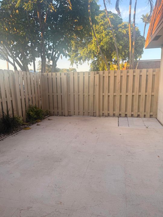 На продажу: $325,000 (2 спален, 2 ванн, 1384 Квадратных фут)