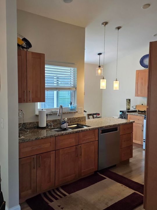 For Rent: $3,500 (2 beds, 2 baths, 1278 Square Feet)