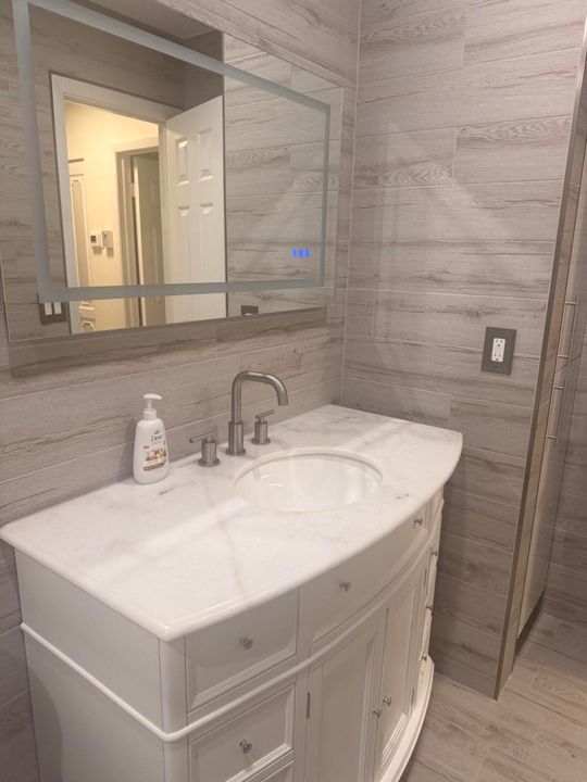 На продажу: $325,000 (2 спален, 2 ванн, 1384 Квадратных фут)