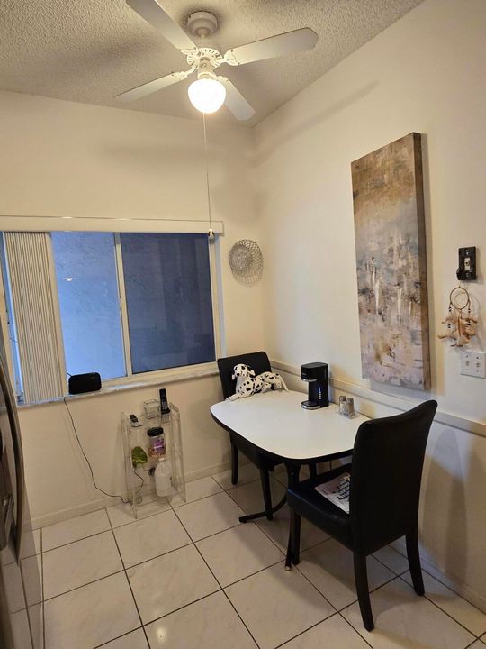 На продажу: $139,000 (1 спален, 2 ванн, 933 Квадратных фут)