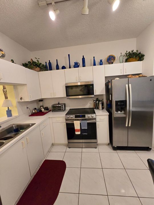 На продажу: $139,000 (1 спален, 2 ванн, 933 Квадратных фут)