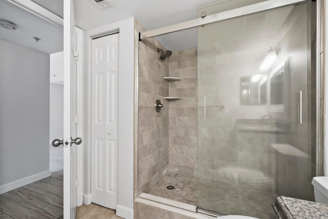 For Sale: $219,000 (1 beds, 1 baths, 781 Square Feet)