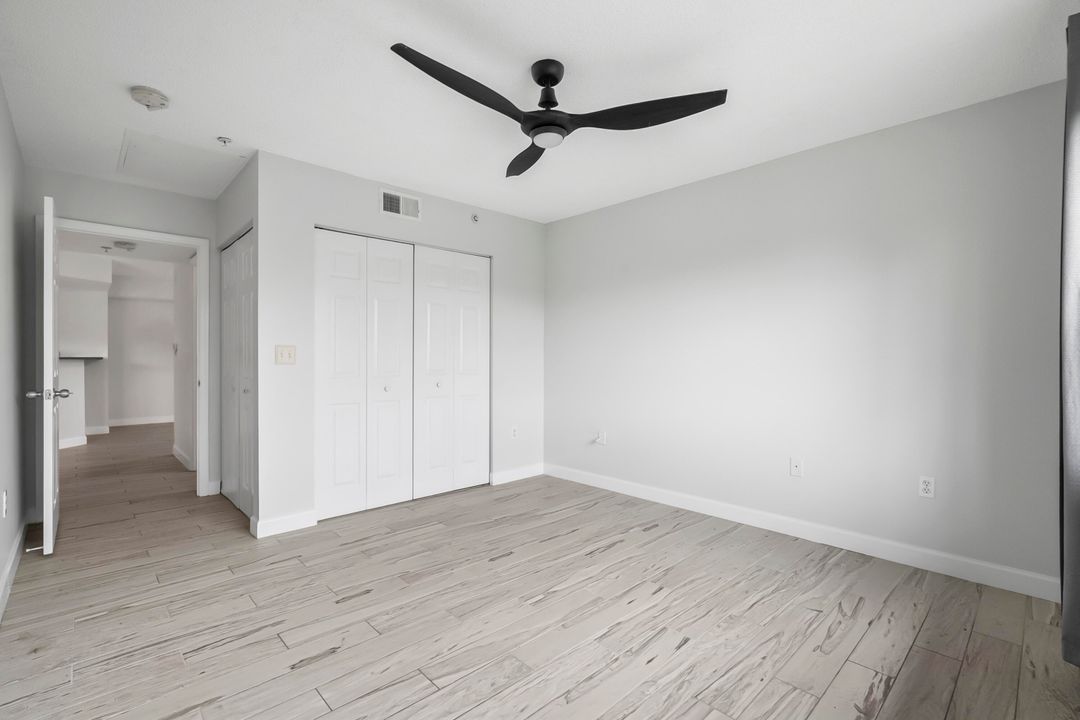 For Sale: $219,000 (1 beds, 1 baths, 781 Square Feet)