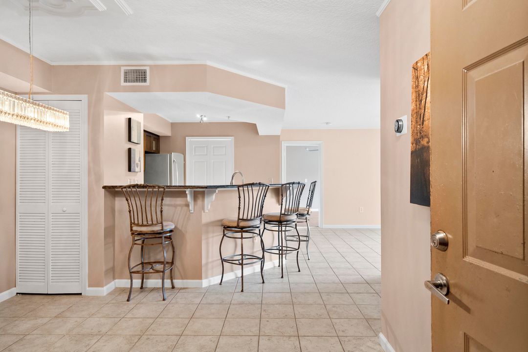 For Sale: $255,900 (2 beds, 2 baths, 1067 Square Feet)