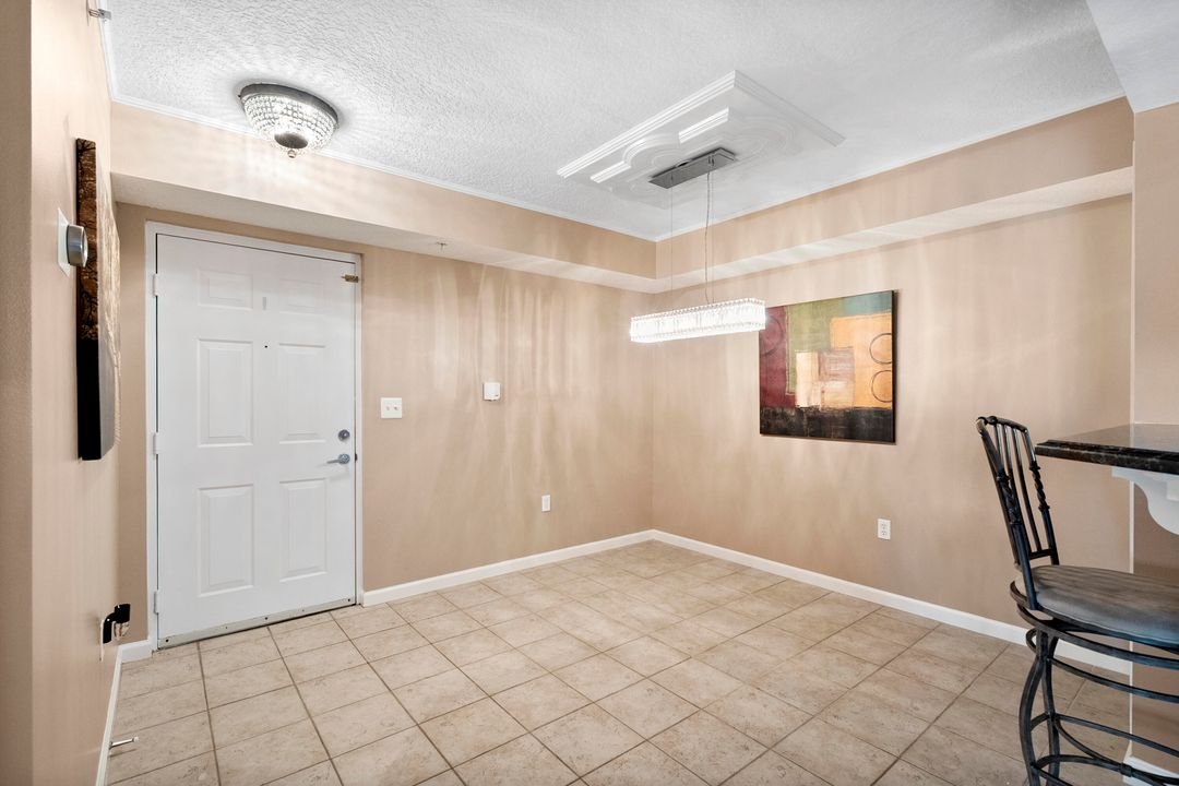 For Sale: $255,900 (2 beds, 2 baths, 1067 Square Feet)