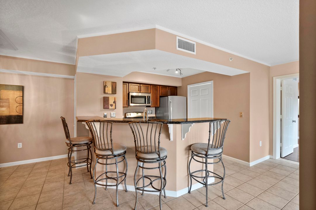 For Sale: $255,900 (2 beds, 2 baths, 1067 Square Feet)