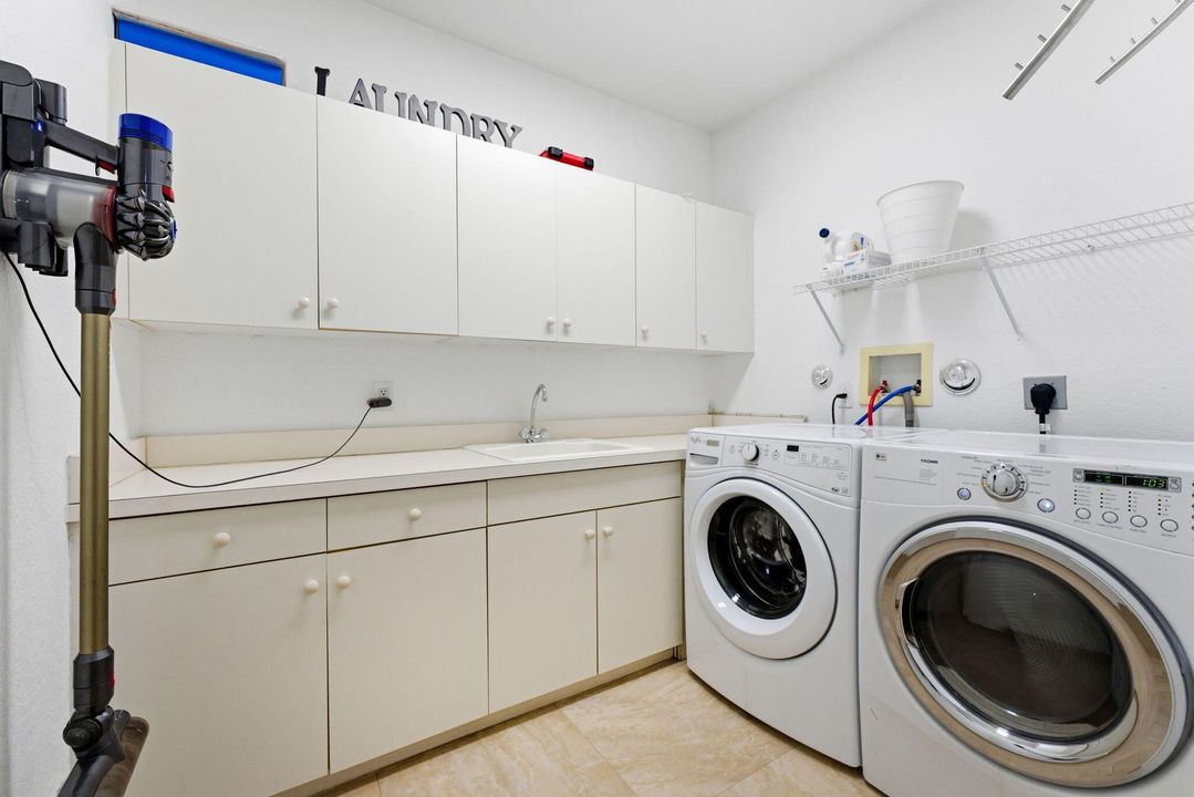 For Rent: $10,900 (5 beds, 4 baths, 3741 Square Feet)