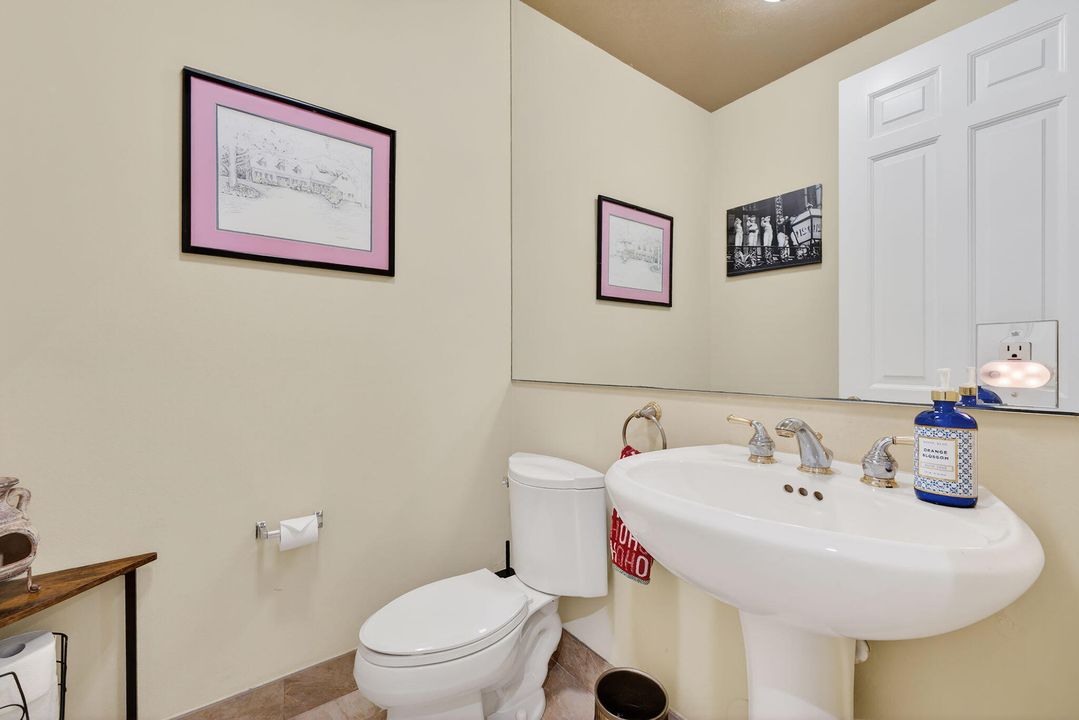 For Rent: $10,900 (5 beds, 4 baths, 3741 Square Feet)