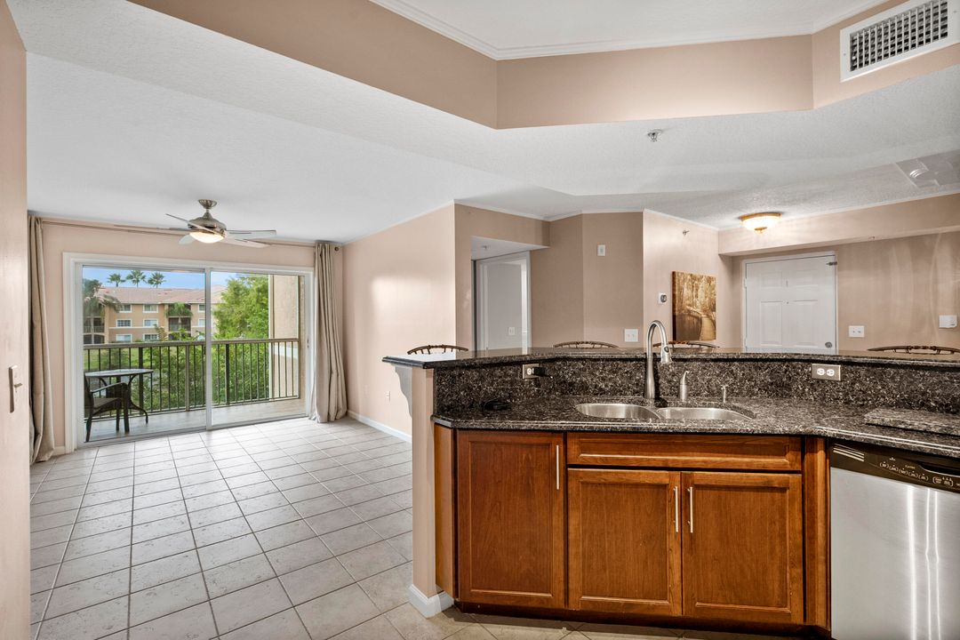 For Sale: $255,900 (2 beds, 2 baths, 1067 Square Feet)