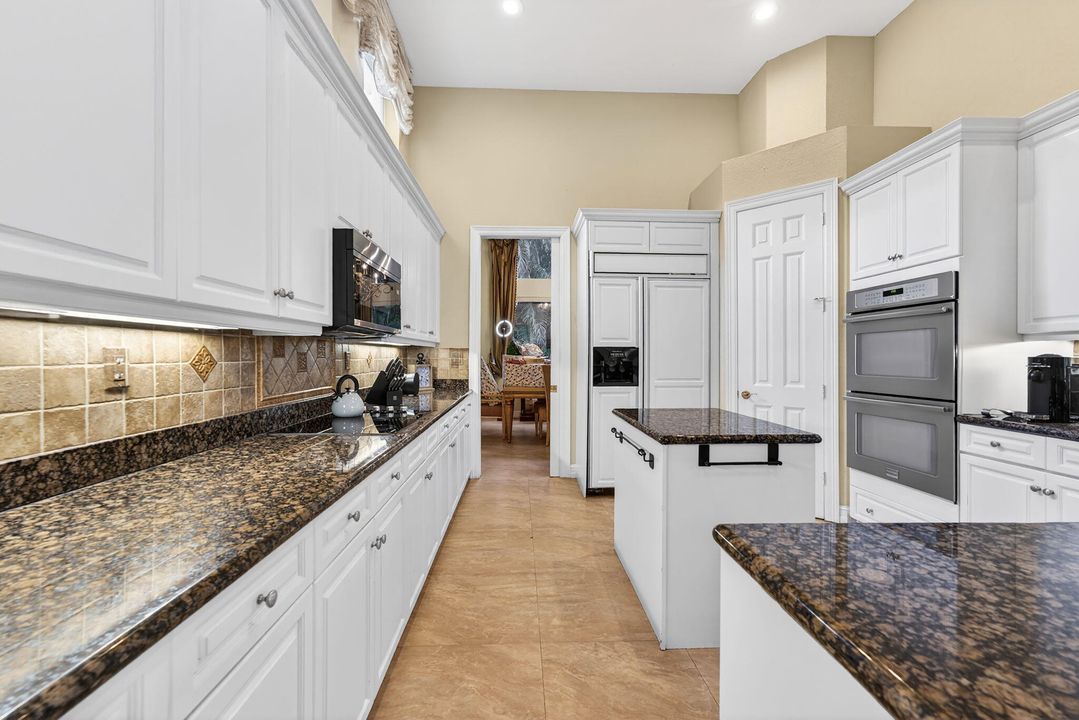 For Rent: $10,900 (5 beds, 4 baths, 3741 Square Feet)