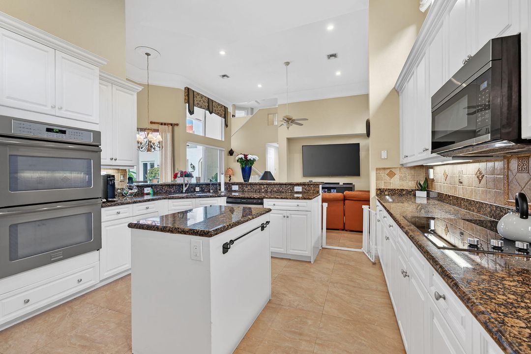 For Rent: $10,900 (5 beds, 4 baths, 3741 Square Feet)