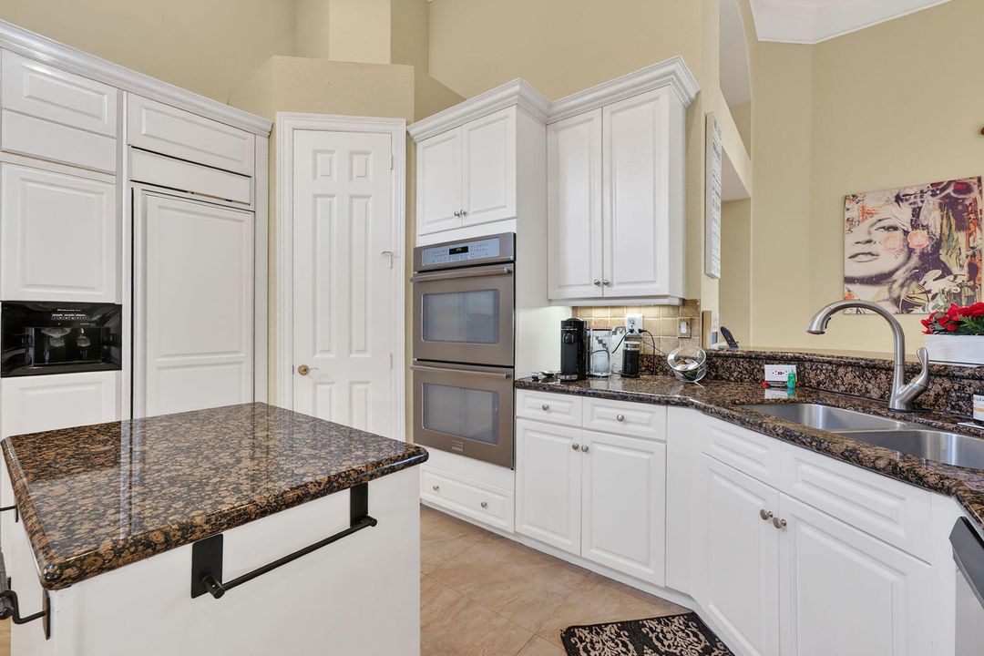 For Rent: $10,900 (5 beds, 4 baths, 3741 Square Feet)