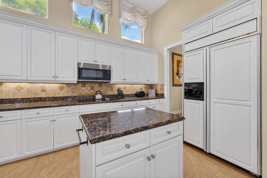 For Rent: $10,900 (5 beds, 4 baths, 3741 Square Feet)