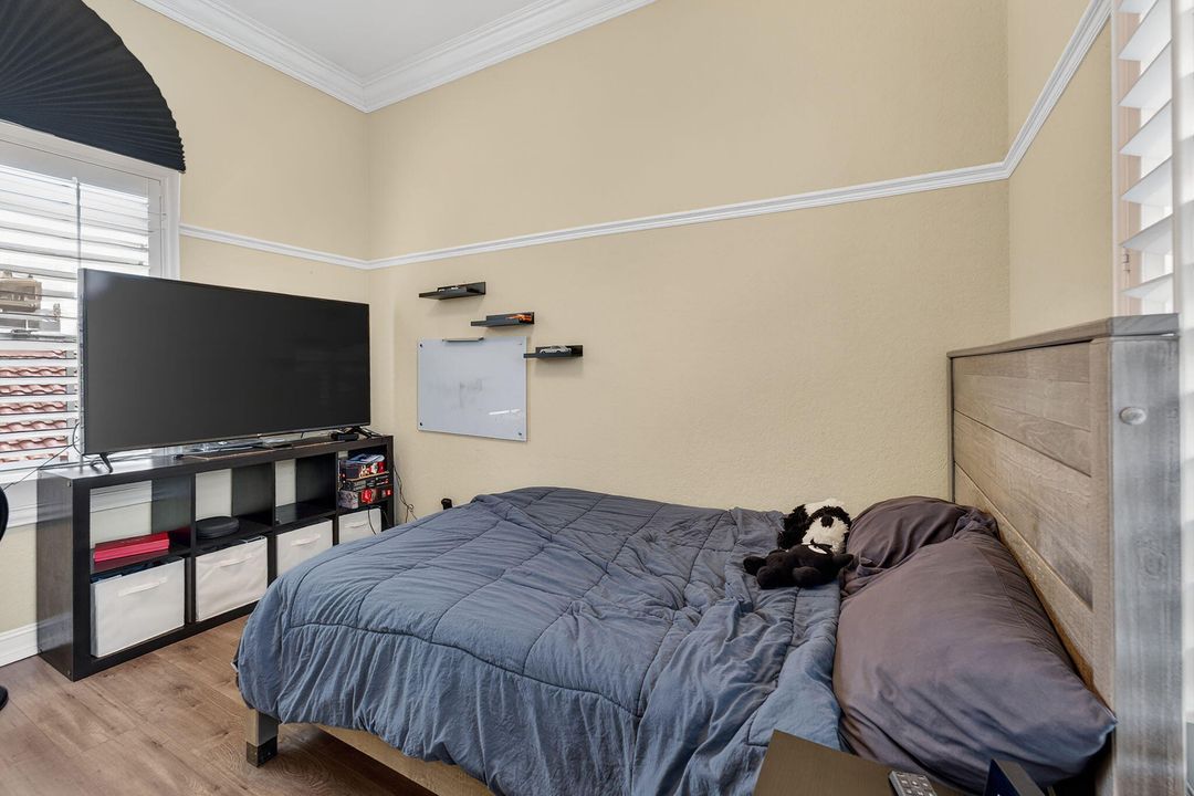 For Rent: $10,900 (5 beds, 4 baths, 3741 Square Feet)