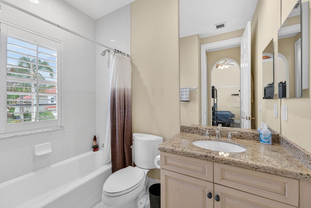 For Rent: $10,900 (5 beds, 4 baths, 3741 Square Feet)