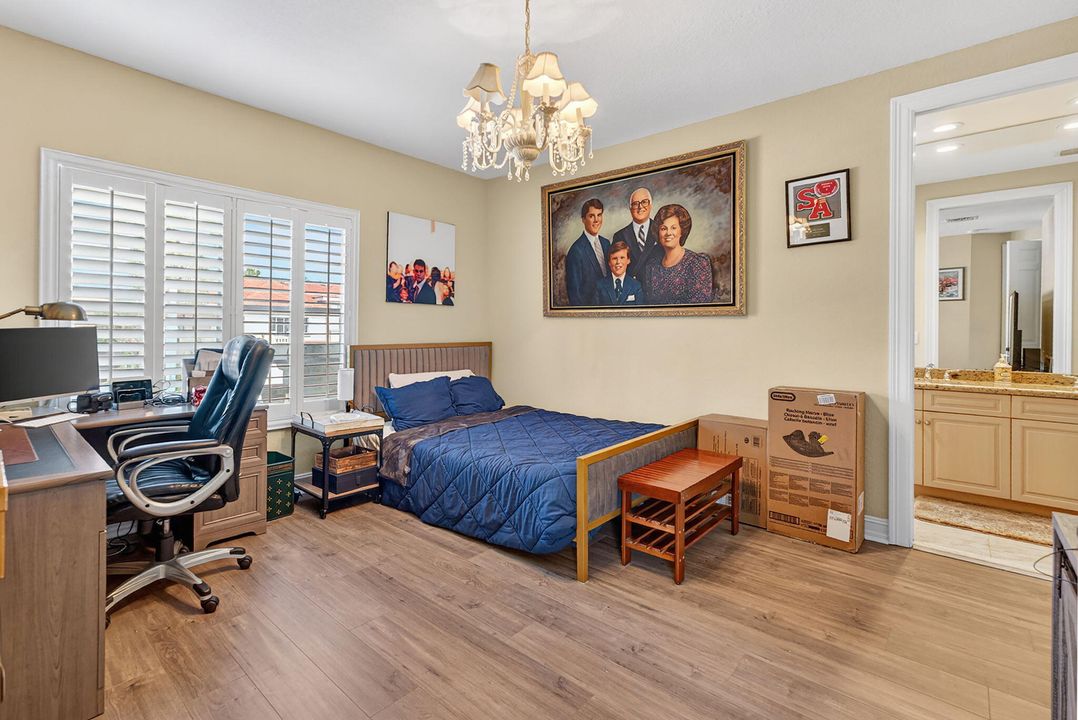 For Rent: $10,900 (5 beds, 4 baths, 3741 Square Feet)