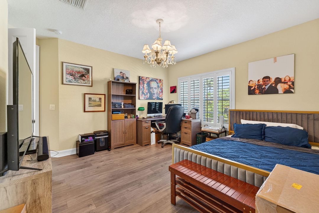 For Rent: $10,900 (5 beds, 4 baths, 3741 Square Feet)