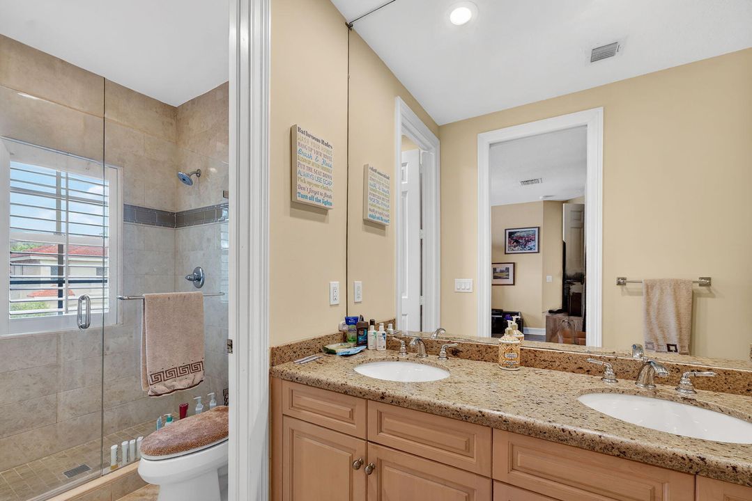 For Rent: $10,900 (5 beds, 4 baths, 3741 Square Feet)