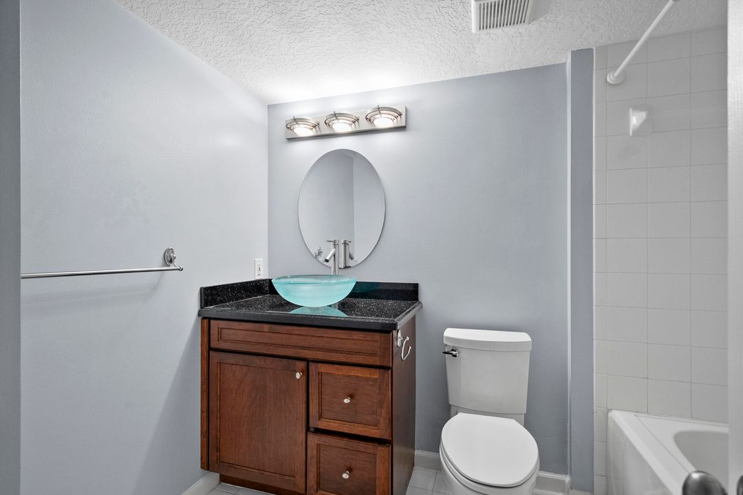 For Sale: $255,900 (2 beds, 2 baths, 1067 Square Feet)