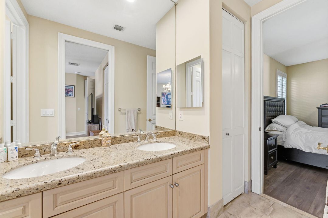 For Rent: $10,900 (5 beds, 4 baths, 3741 Square Feet)