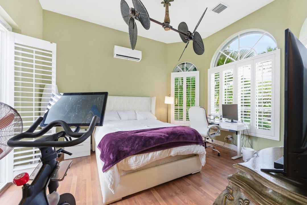 For Rent: $10,900 (5 beds, 4 baths, 3741 Square Feet)