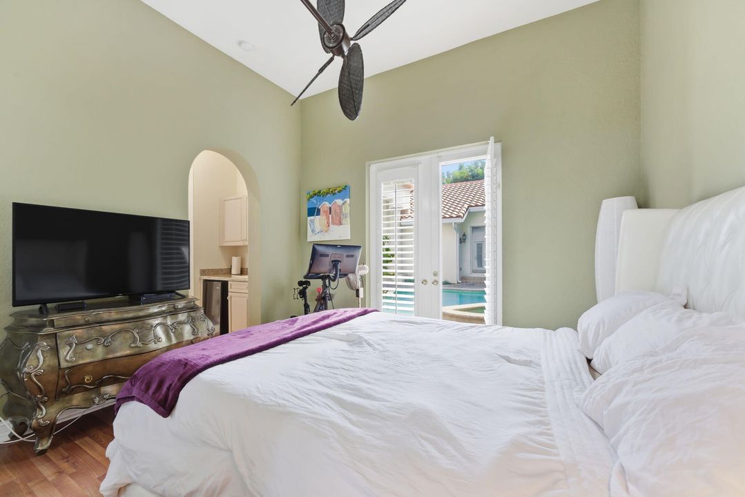 For Rent: $10,900 (5 beds, 4 baths, 3741 Square Feet)