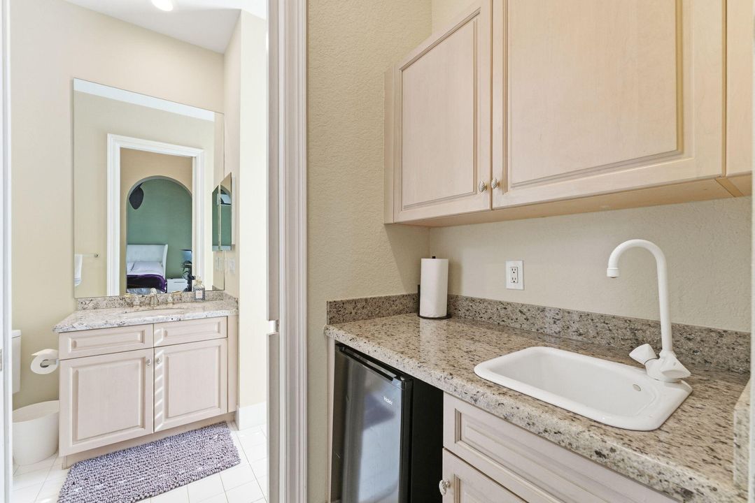 For Rent: $10,900 (5 beds, 4 baths, 3741 Square Feet)