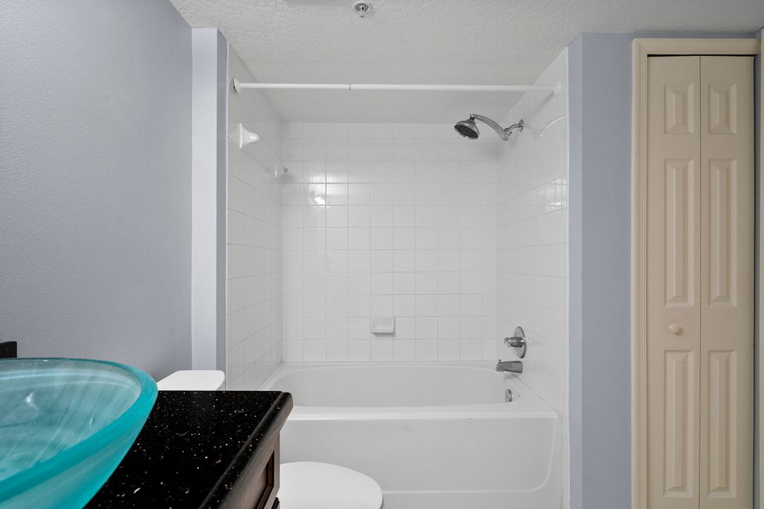 For Sale: $255,900 (2 beds, 2 baths, 1067 Square Feet)