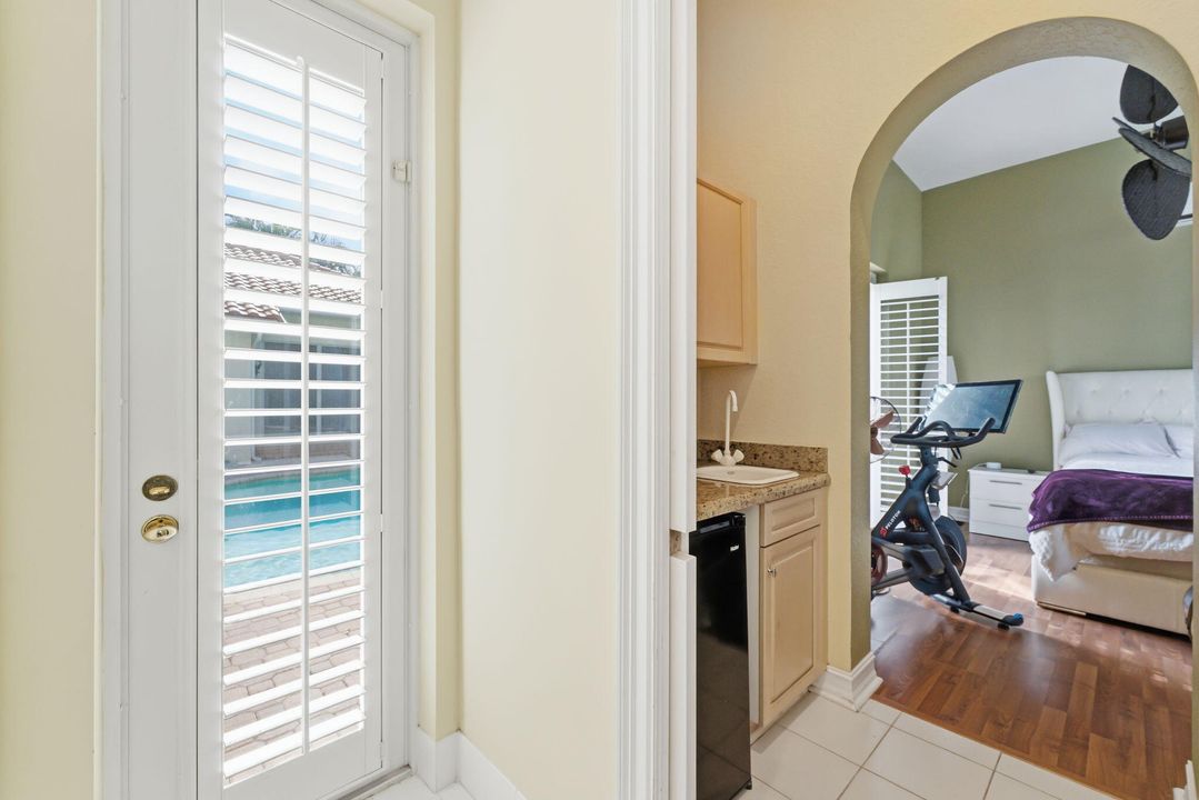 For Rent: $10,900 (5 beds, 4 baths, 3741 Square Feet)