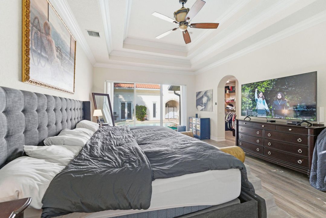 For Rent: $10,900 (5 beds, 4 baths, 3741 Square Feet)