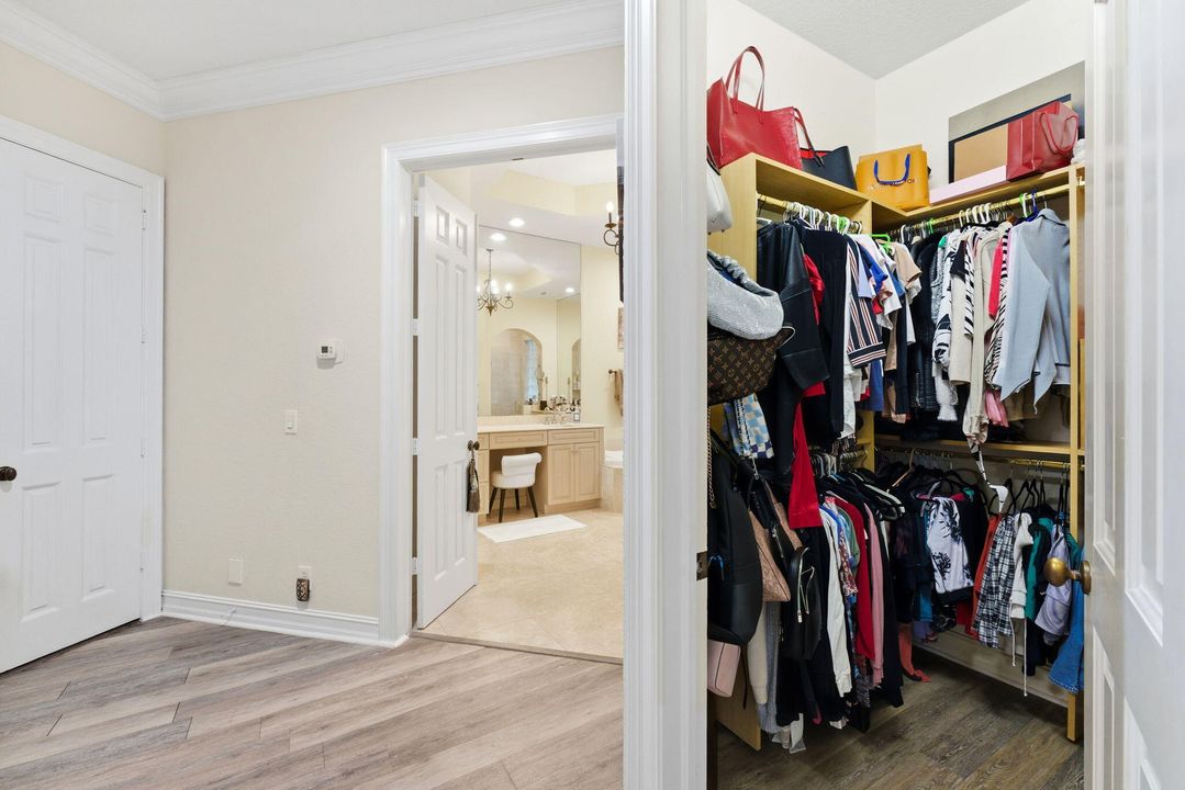 For Rent: $10,900 (5 beds, 4 baths, 3741 Square Feet)