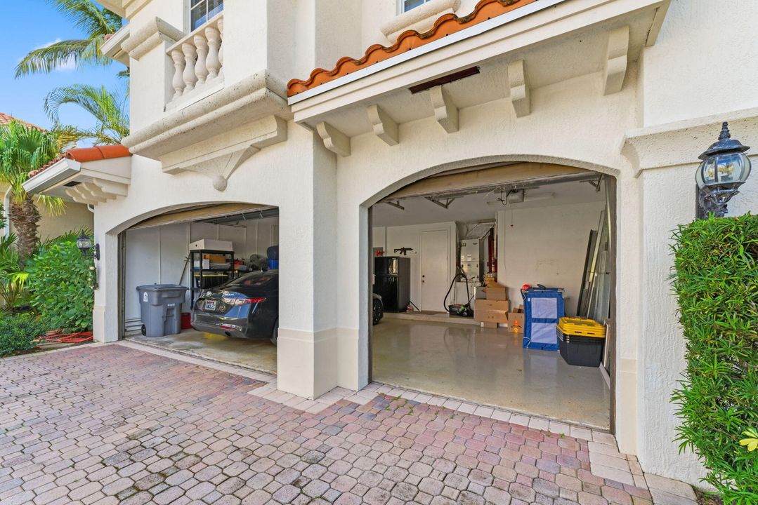 For Rent: $10,900 (5 beds, 4 baths, 3741 Square Feet)