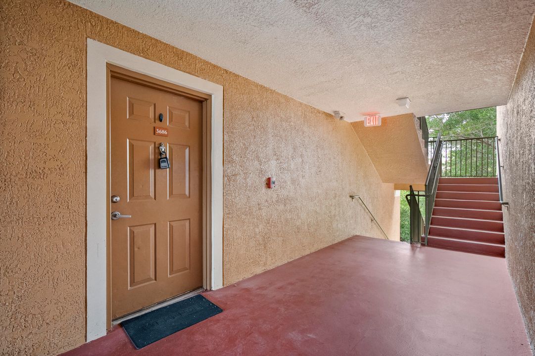 For Sale: $255,900 (2 beds, 2 baths, 1067 Square Feet)