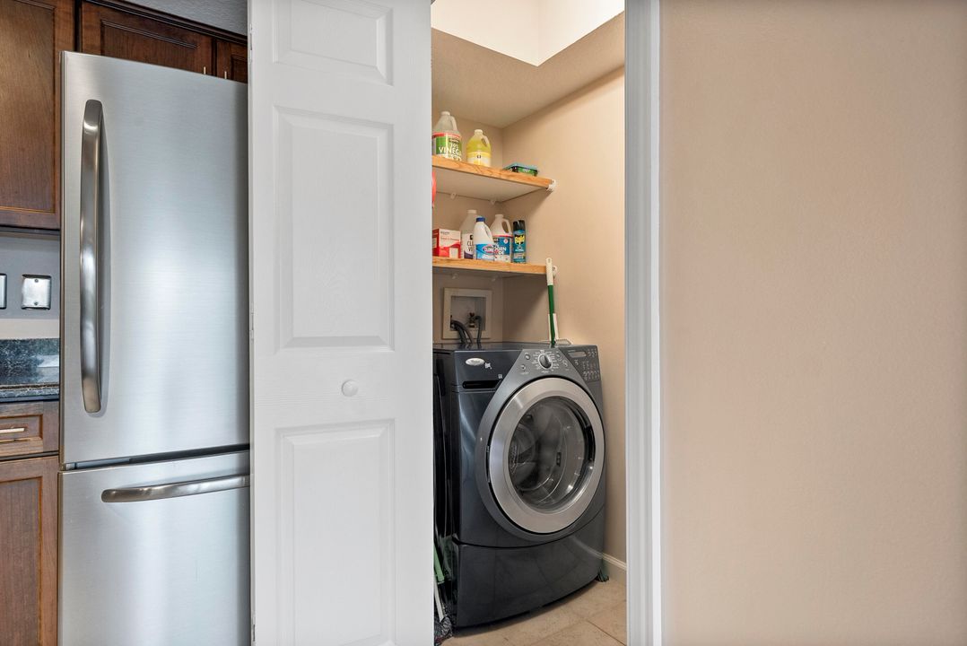 For Sale: $255,900 (2 beds, 2 baths, 1067 Square Feet)