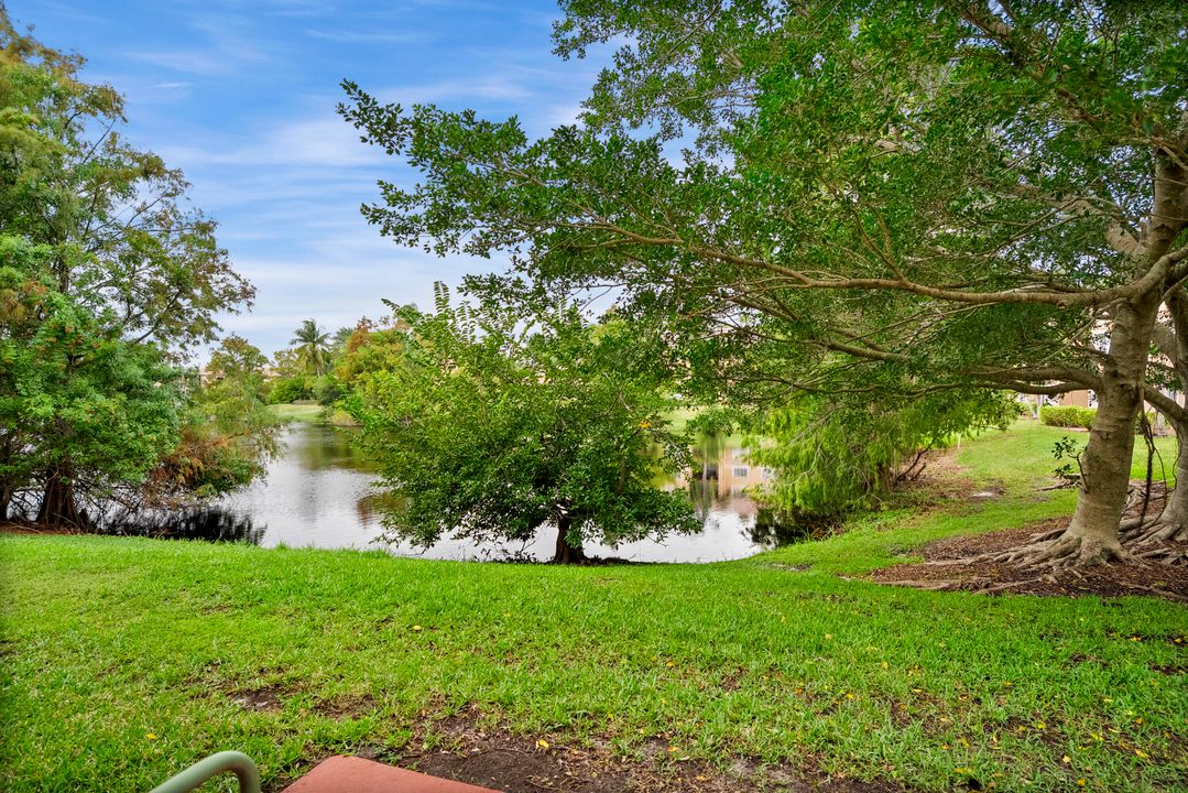 For Sale: $255,900 (2 beds, 2 baths, 1067 Square Feet)