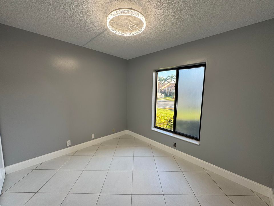 For Sale: $250,000 (2 beds, 2 baths, 1111 Square Feet)