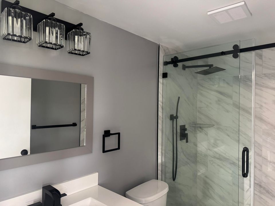 For Sale: $250,000 (2 beds, 2 baths, 1111 Square Feet)