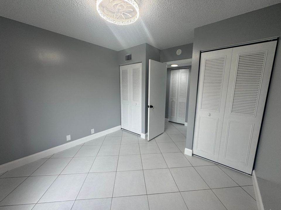 For Sale: $250,000 (2 beds, 2 baths, 1111 Square Feet)