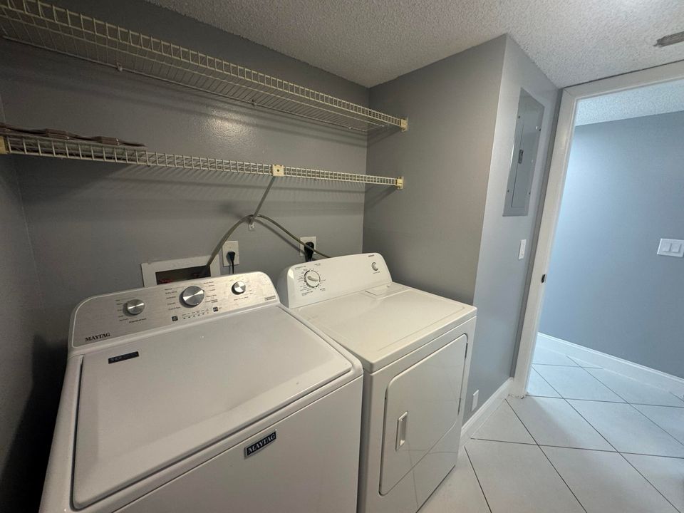 For Sale: $250,000 (2 beds, 2 baths, 1111 Square Feet)