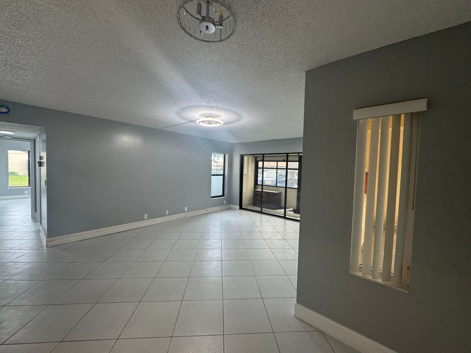 For Sale: $250,000 (2 beds, 2 baths, 1111 Square Feet)