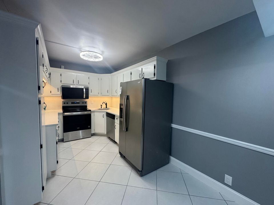For Sale: $250,000 (2 beds, 2 baths, 1111 Square Feet)