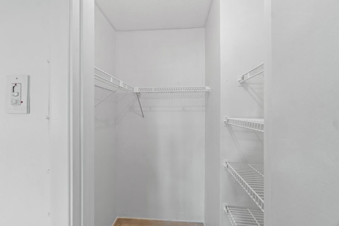 出租: $1,600 (2 贝兹, 2 浴室, 960 平方英尺)