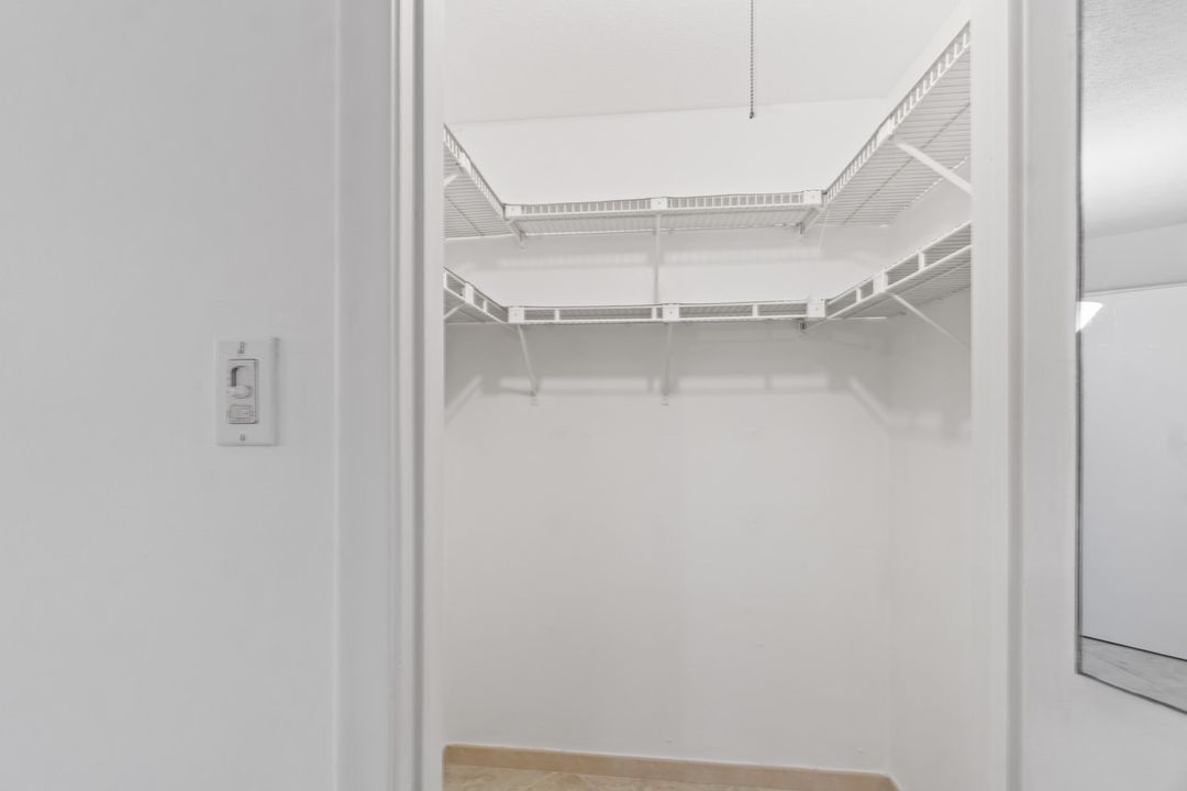 出租: $1,600 (2 贝兹, 2 浴室, 960 平方英尺)