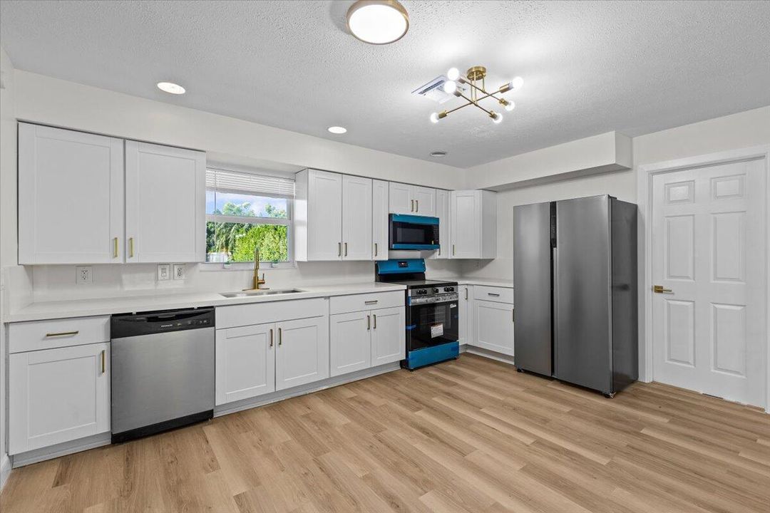 For Sale: $439,990 (3 beds, 2 baths, 1297 Square Feet)