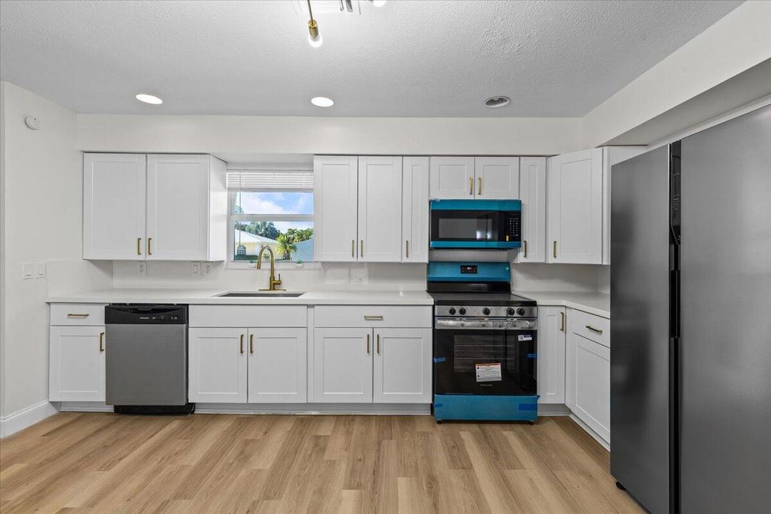 For Sale: $439,990 (3 beds, 2 baths, 1297 Square Feet)