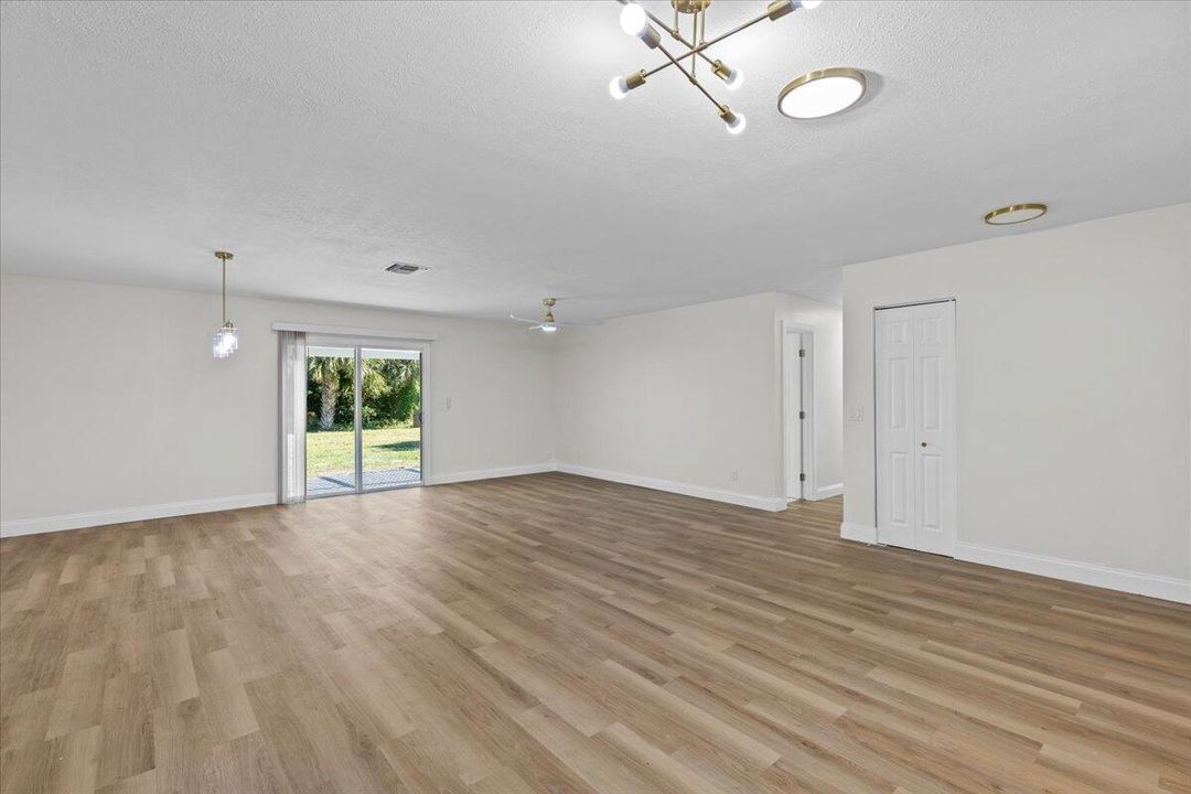 For Sale: $439,990 (3 beds, 2 baths, 1297 Square Feet)