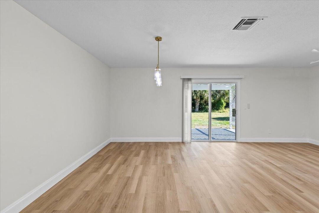 For Sale: $439,990 (3 beds, 2 baths, 1297 Square Feet)